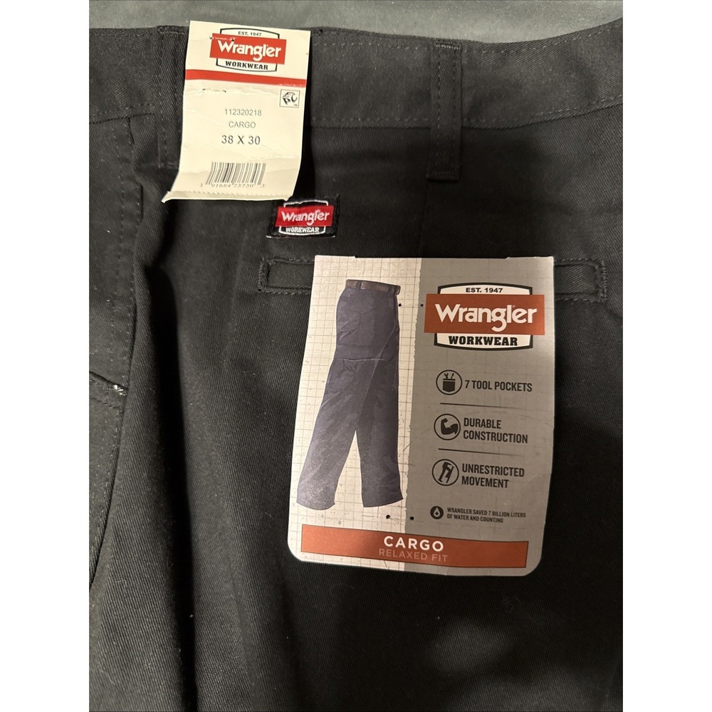 New w/tag NWT Wrangler Workwear 38x30 Black Mens Premium Relaxed Fit Cargo Pants